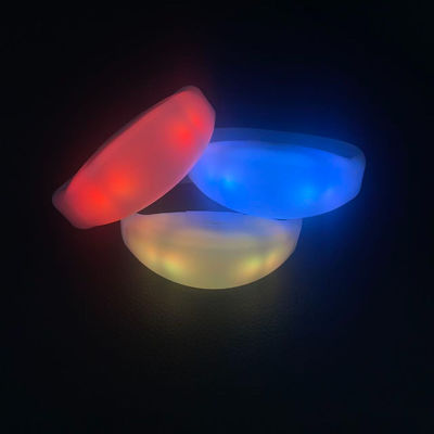 Controlador sem fio DMX para 15 modos de cor e luz em pulseiras LED controladas remotamente com design de silicone