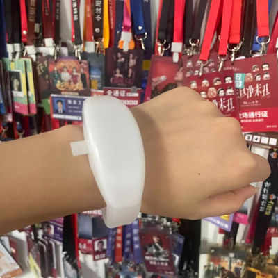 Controlador sem fio DMX para 15 modos de cor e luz em pulseiras LED controladas remotamente com design de silicone