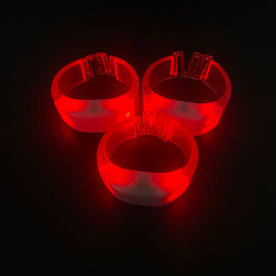 Pulseiras de LED controladas remotamente DMX Controlador sem fio 1000m Alcance Zona personalizável Amp Modos de luz Opções de marca Características amigáveis para o usuário Materiais Longa duração da bateria Perfeito para eventos Amp
