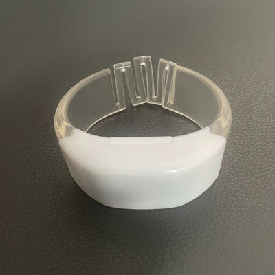 Pulseiras de LED controladas remotamente DMX Controlador sem fio 1000m Alcance Zona personalizável Amp Modos de luz Opções de marca Características amigáveis para o usuário Materiais Longa duração da bateria Perfeito para eventos Amp